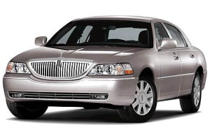 2011-Lincoln-Town-Car-FronT